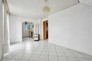 Raum für Ihre Ideen – Zweifamilienhaus in Bühl mit großem Potenzial und viel Platz! – Finkenweg 1, 89346 Günzburg (Kreis) – Vorschaubild 14