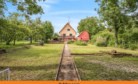 Einfamilienhaus mit außergewöhnlichem Grundstück