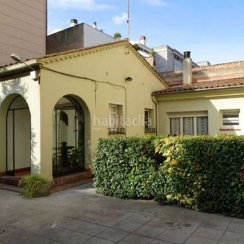 Haus in Girona mit Garten + bebaubares Grundstück EG+2 | Investitionsmöglichkeit