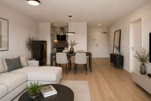 Stilvolles Wohnen in Stuttgarter Bestlage – 2 Zimmer, Loggia und beeindruckender Ausblick – Die vollständige Adresse der Immobilie erhältst du vom Anbieter., 70174 Hauptbahnhof, Stuttgart – Vorschaubild 2