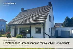 Freistehendes Einfamilienhaus mit ca. 715 m² Grundstück