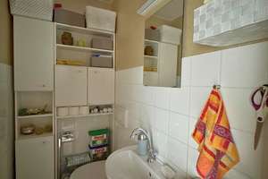 Attraktiv vermietete 3-ZKB Maisonette: Terrasse, Stellplatz, saniert mit neuem Dach und Fenstern – Am Krenzelsberg 65, 66115 Burbach, Saarbrücken – Vorschaubild 7