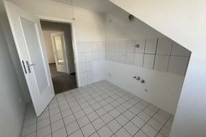 Frisch renovierte Dachgeschosswohnung! – Stephanstr. 1, 40599 Reisholz, Düsseldorf – Vorschaubild 8