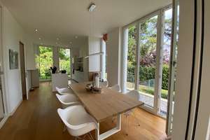 MODERN-HELL-KAMIN-PARKETT-EINBAUKÜCHE-HOHE WÄNDE - HAUS IN WITTLAER – Die vollständige Adresse der Immobilie erhältst du vom Anbieter., 40489 Wittlaer, Düsseldorf – Vorschaubild 10