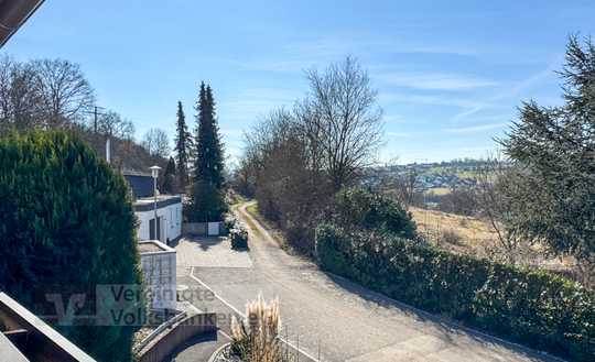 EFH MIT ELW - SACKGASSE - SONNIGER GARTEN - ZWEI GARAGEN - BEZUG SOFORT MÖGLICH!
