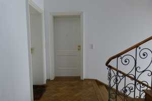 Ruhige 3-Zi.-Altbauwohnung mit Balkon und EBK in Mü.-Haidhausen, Franzosenviertel – München – Vorschaubild 1