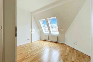 Neugebaut! Helle 3-Zi.-Dachgeschosswohnung mit Balkon & Aufzug im Rudolfkiez! – Bossestr. 9, 10245 Friedrichshain, Berlin – Vorschaubild 19
