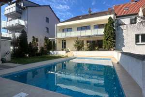 Charmantes Haus mit Schwimmbad, Garten & Einliegerwohnung.