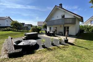 Ruhiges Wohnen im Grünen mit Garten, Kamin und Glasfaseranschluss – Küchenacker 11, 34587 Felsberg – Vorschaubild 1