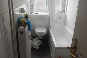 Alltagstaugliche 2-Zimmer-Wohnung im Wiesbaden-Bereich -Balkon-Keller-Bad mit Fenster  – Hasenstr 12, 65197 Biebrich, Wiesbaden – Vorschaubild 9