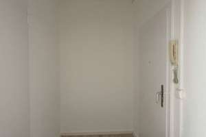 Frisch saniertes Single-Apartment mit Balkon und Wannenbad - nur für EINE Person! – Stendaler Straße 85, 12627 Hellersdorf, Berlin – Vorschaubild 5