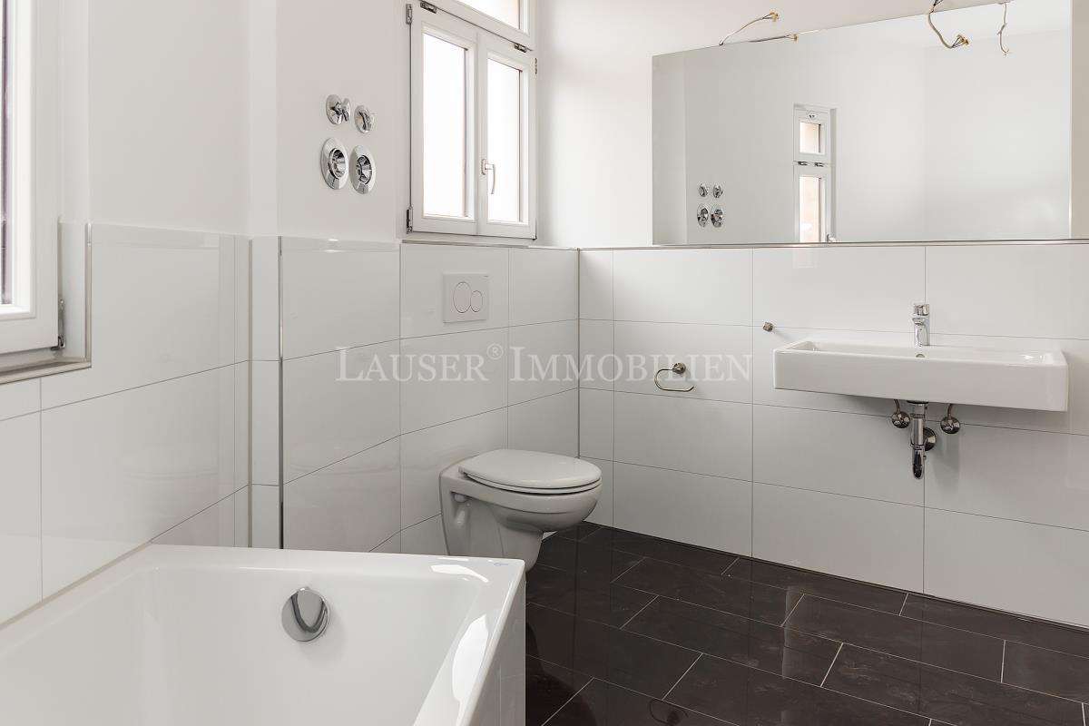 Kernsanierte und großzügige City-Maisonette mit Balkon zum Wohlfühlen - Photo 4