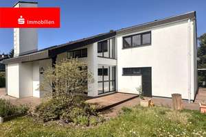 Ihr Zuhause - großzügig, lichtdurchflutet und mit viel Potenzial für modernes Familienleben! – Die vollständige Adresse der Immobilie erhältst du vom Anbieter., 61381 Friedrichsdorf – Vorschaubild 1