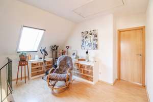 Gepflegtes EFH mit großem Garten in familienfreundlicher Troisdorfer-Lage – Die vollständige Adresse der Immobilie erhältst du vom Anbieter., 53840 Troisdorf – Vorschaubild 18