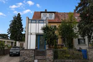 Familienfreundliches Reihenendhaus mit großem Garten in Nürnberg-Zabo