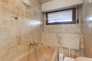 Doppelhaushälfte mit ausgebautem Dachgeschoss, zwei Wintergärten und Garten – Die vollständige Adresse der Immobilie erhältst du vom Anbieter., 41189 Wickrath-West, Mönchengladbach – Vorschaubild 9