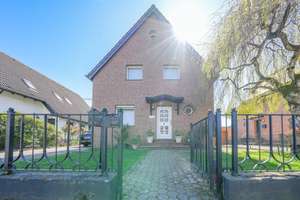 Ein Zuhause voller Charme, ein Grundstück voller Möglichkeiten – Ihr Kapitel im Düsseldorfer Süden – Die vollständige Adresse der Immobilie erhältst du vom Anbieter., 40593 Urdenbach, Düsseldorf – Vorschaubild 3