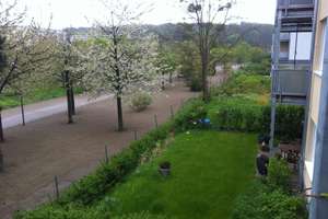 Blick in den Wiesenpark - Gemütliche 2-Zimmer-Wohnung mit sonnigem Balkon – Peter-Behrens-Straße 7/7a, 14469 Bornstedt, Potsdam – Vorschaubild 9