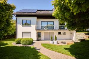 Gepflegtes Zweifamilienhaus mit großem Grundstück und moderner Ausstattung in Meschede-Wehrstapel – Die vollständige Adresse der Immobilie erhältst du vom Anbieter., 59872 Meschede – Vorschaubild 3