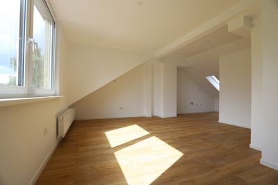 Kernsanierte und helle DG-Wohnung mit Dachterrasse!