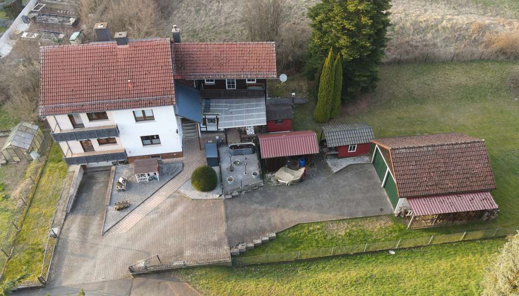 Immobilie in Weilmünster - Zweifamilienhaus mit Charme, Erweiterungspotenzial und vielseitigen Entfaltungsmöglichkeiten! - Bild 1