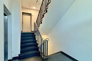 Ganz besonders toll mit großzügigem offenem Wohnzimmer, gr. Balkon, Aufzug, TG-Platz, Baujahr 2016 – Die vollständige Adresse der Immobilie erhältst du vom Anbieter., 40223 Bilk, Düsseldorf – Vorschaubild 3