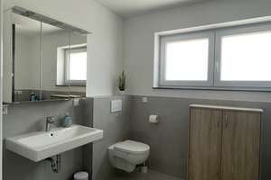 Moderne 3-Zimmer-Neubauwohnung mit hochwertiger EBK, Balkon und 2 Stellplätzen in Karlstein – Die vollständige Adresse der Immobilie erhältst du vom Anbieter., 63791 Karlstein am Main – Vorschaubild 9