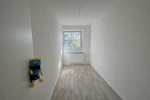 Moderne 3-Raumwohnung mit Einbauküche und großer Loggia – Paul-Bertz-Straße 199, 9120 Helbersdorf, Chemnitz – Vorschaubild 2