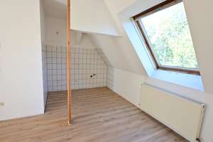 Charmante 3,5-Zimmer-Maisonette-Dachgeschosswohnung in ruhiger Lage von Bochum-Wiemelhausen – Memeler Str. 7, 44789 Wiemelhausen, Bochum – Vorschaubild 3