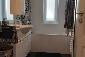 Ruhige 3 Zimmer-Wohnung, im Verlagsviertel, mit Balkon, Einbauküche mit Haushaltsgeräten + Internet – Darmstadt – Vorschaubild 7