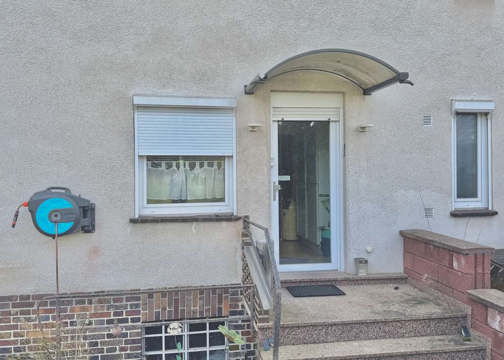 Immobilie in Fuldabrück - Vielseitig nutzbares Zweifamilienhaus mit

ausgebautem Dachgeschoss in schöner Wohnlage v. Bergshs - Bild 4