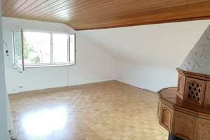 Exklusive 2,5-Zimmer-DG-Wohnung mit Balkon und Einbauküche in Stuttgart