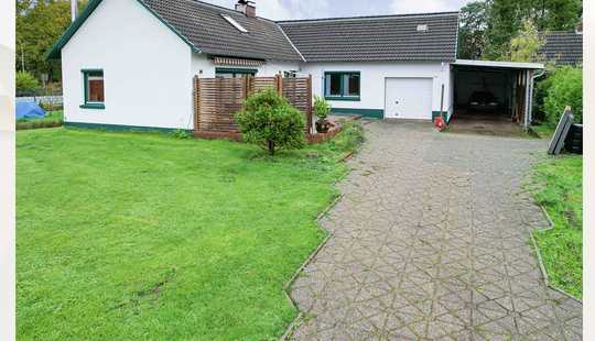 Bild von EFH mit Garage, Carport und viel Platz ums Haus