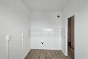 * renovierte 3 Raum * Zentrum * Fahrstuhl * fantastische Aussicht * – Nicolaistraße 3, 8056 Innenstadt, Zwickau – Vorschaubild 1
