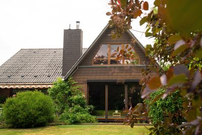 Großzügiges Wohnen mit schönem Garten