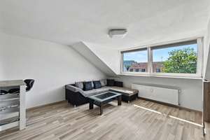 Gemütliche 2-Zimmer-Dachgeschosswohnung mit Teilmöblierung in Duisburg-Kaßlerfeld – Die vollständige Adresse der Immobilie erhältst du vom Anbieter., 47059 Kaßlerfeld, Duisburg – Vorschaubild 3