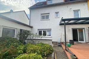 Aussergewöhnliches Anwesen mit Familienhaus, Garten, Garage, Schuppen und Sportstudio!