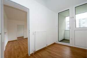 ** FRISCH SANIERT ** 2-Zimmer-Wohnung mit Loggia – Ottostraße 15, 47198 Duisburg – Vorschaubild 3