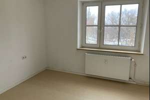 Sehr großzügige Zweizimmerwohnung im dritten Obergeschoss ohne Aufzug! – Dr.-Luppe-Platz 2, 90443 Steinbühl, Nürnberg – Vorschaubild 3