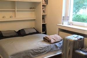 Villa im Zooviertel bietet 1. OG mit Parkett, EBK und großem Südbalkon zum Garten + Tiefgarage – Bristoler Str. 0, 30175 Zoo, Hannover – Vorschaubild 7