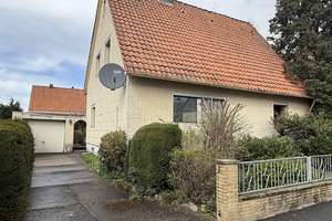 Freistehendes Einfamilienhaus mit großem Garten in ruhiger Lage von Elze
