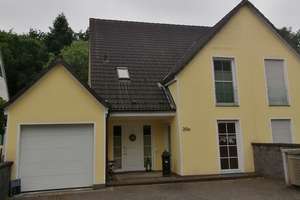 Doppelhaushälfte – ca. 188 m², 7 Zimmer, direkt am Waldrand