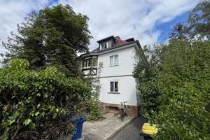 Neuwertige 2ZKB in idyllischer Stadtvilla  - zentrale Lage
