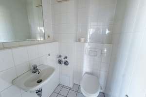 Maisonettewohnung mit 2 Zimmern, Balkon, Küche, Bad, Gäste-WC mit Tiefgaragenstellplatz & Aufzug – Die vollständige Adresse der Immobilie erhältst du vom Anbieter., 40597 Benrath, Düsseldorf – Vorschaubild 9