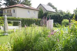 Wohnen mit Urlaubsflair – Modernisiertes Einfamilienhaus mit Gästehaus, Swimmingpool und traumhaftem – Straße 58 2, 13125 Karow, Berlin – Vorschaubild 12