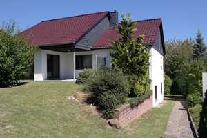 Direkt vom Eigentümer - Geräumiges Einfamilienhaus in Ronneburg-Hüttengesäß – Main-Kinzig-Kreis – Vorschaubild 1