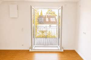 Neuwertige 3-Zimmer-Dachgeschosswohnung mit 2 Schlafzimmern, Balkon und Aufzug – Wachtelweg 29, 81927 Waldtrudering, München – Vorschaubild 2