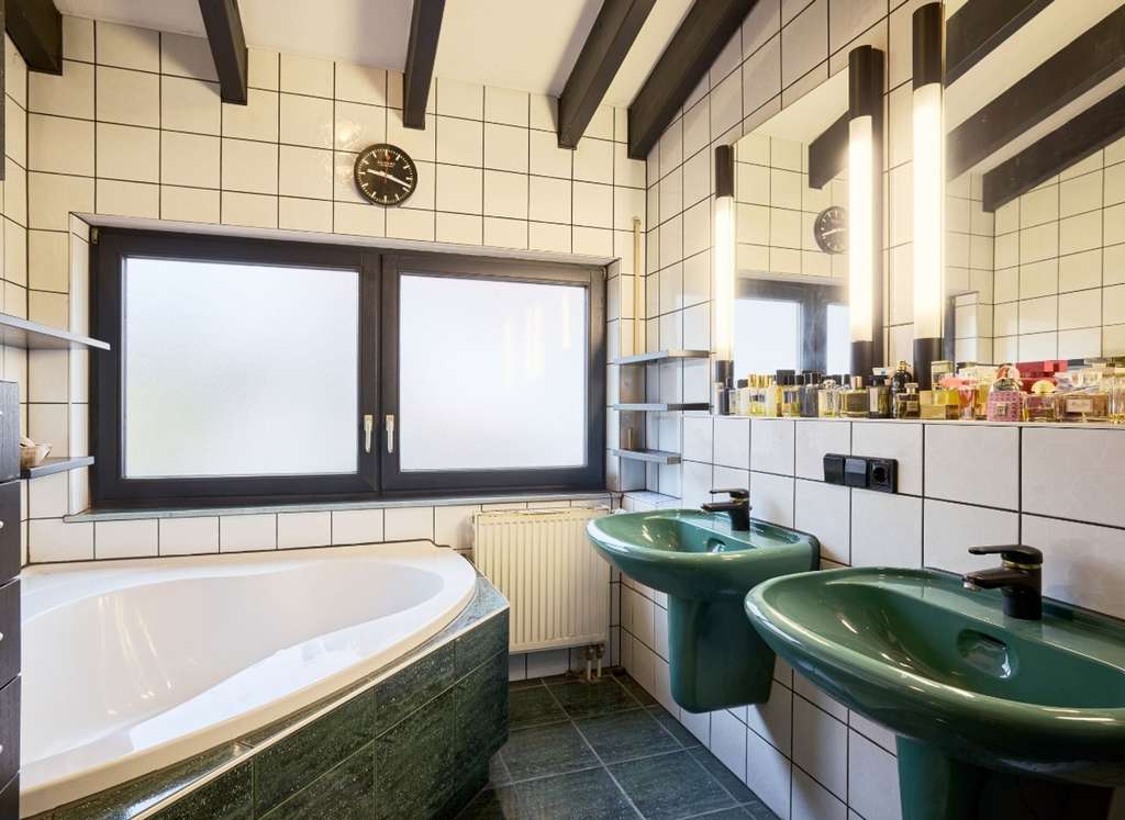 Immobilie in Eningen unter Achalm - Maisonettewohnung mit außergewöhnlichem Raumgefühl & sep. 2-Zi-Wohnung in einem Haus! - Bild 2