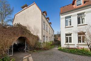 Charmante 3-Zimmer-Altbauwohnung mit eigenem Garten in den Elbvororten – Die vollständige Adresse der Immobilie erhältst du vom Anbieter., 22609 Nienstedten, Hamburg – Vorschaubild 2
