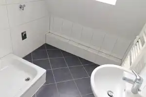 Gemütliche 2 Zimmer-Dachgeschosswohnung zu vermieten! – Karolingerstraße 23, 47139 Duisburg – Vorschaubild 6